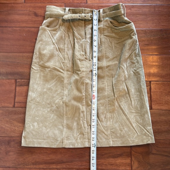 Harve Bernard Size 8 Tan corduroy Skirt - Picture 7 of 7